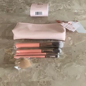 LUXIE Getaway Cosmetic Brushes Travel Set